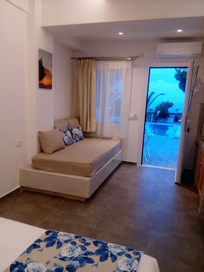 Koronios Guest house Fira (Santorini)