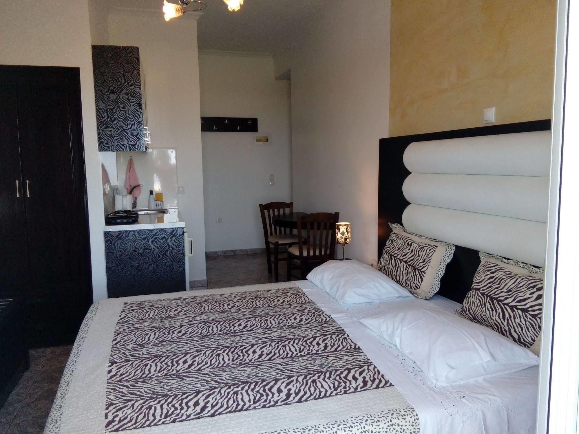 Guest house Koronios Fira (Santorini)