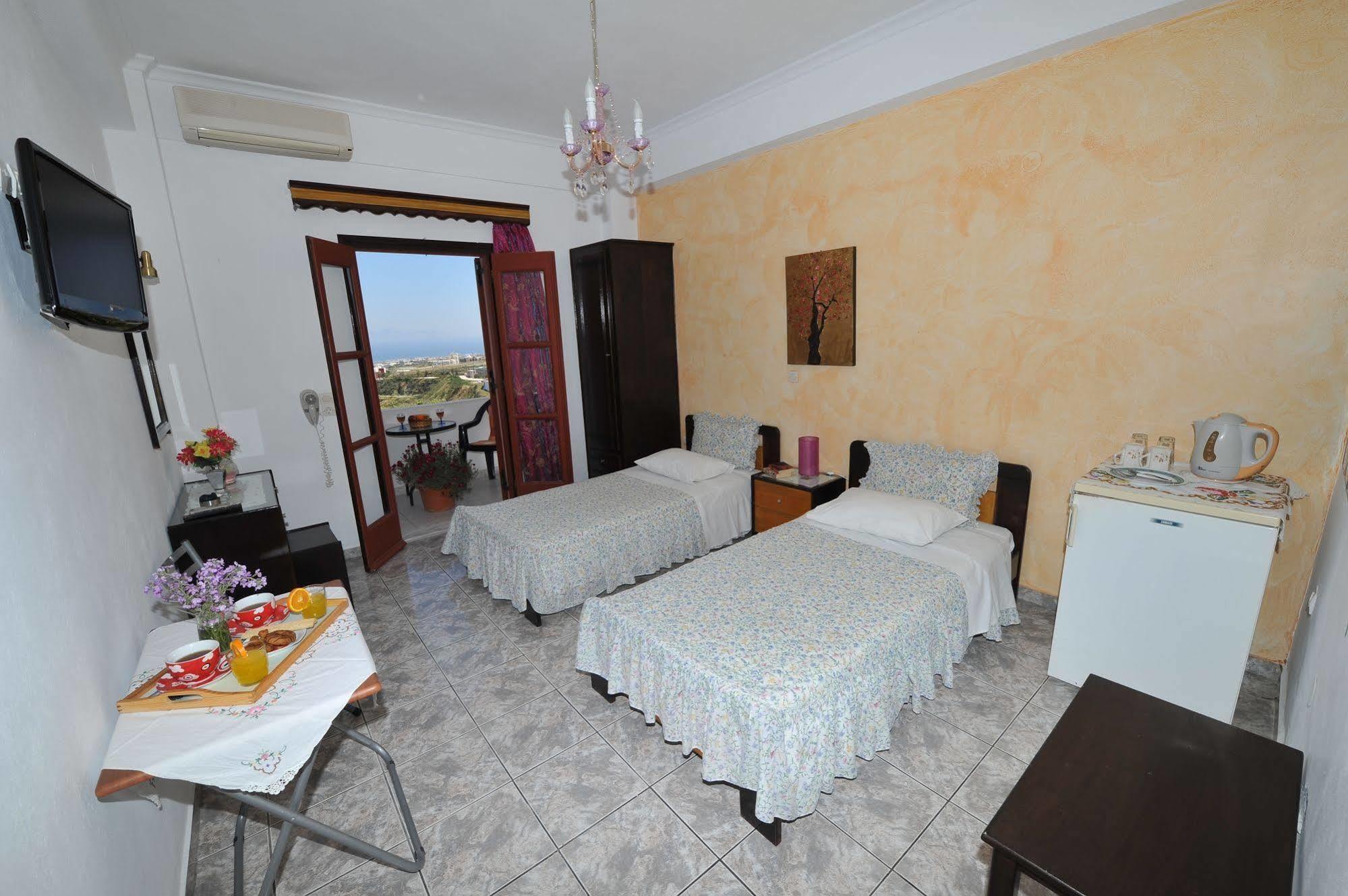 Guest house Koronios Fira (Santorini)