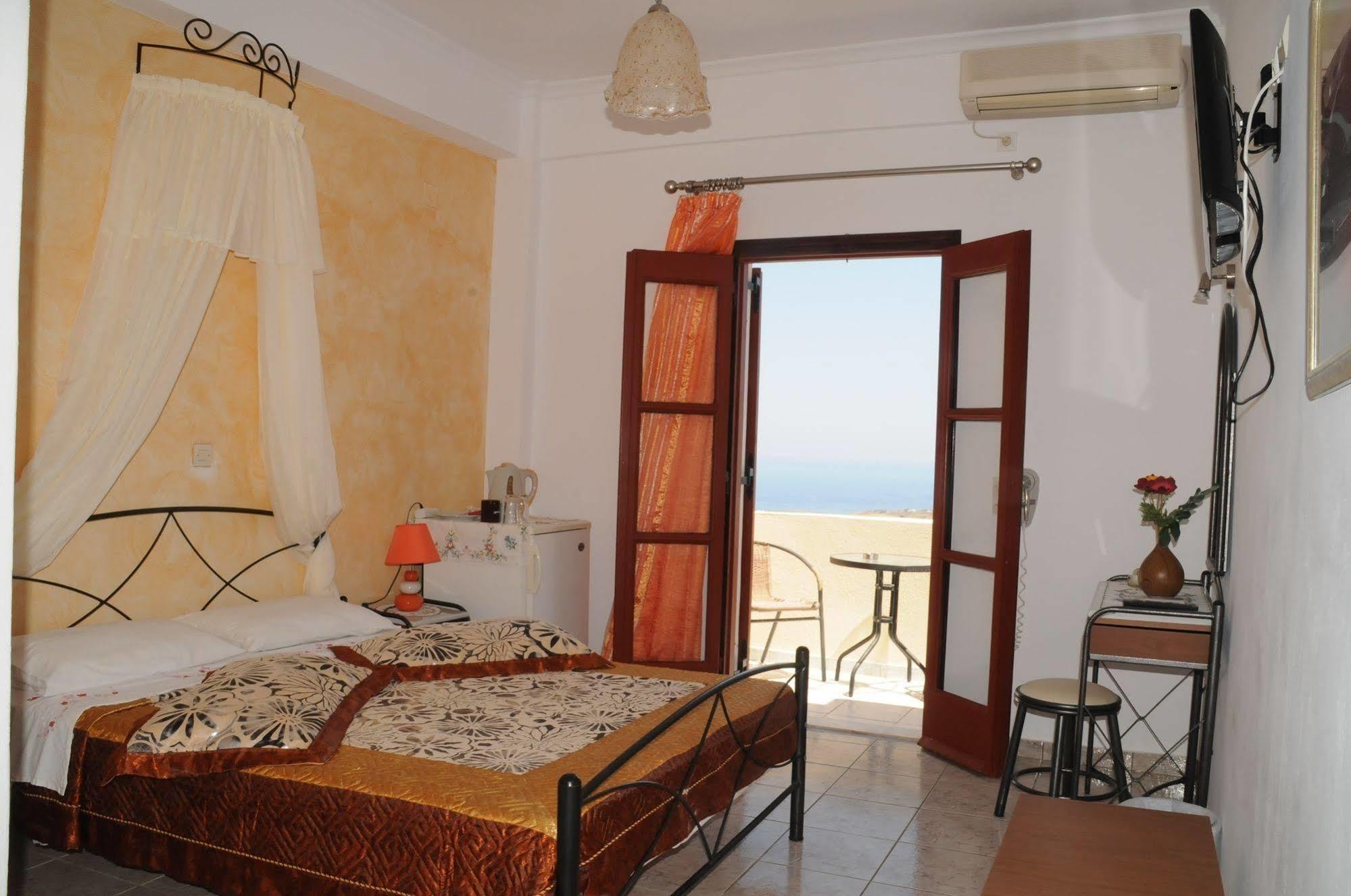 Guest house Koronios Fira (Santorini)